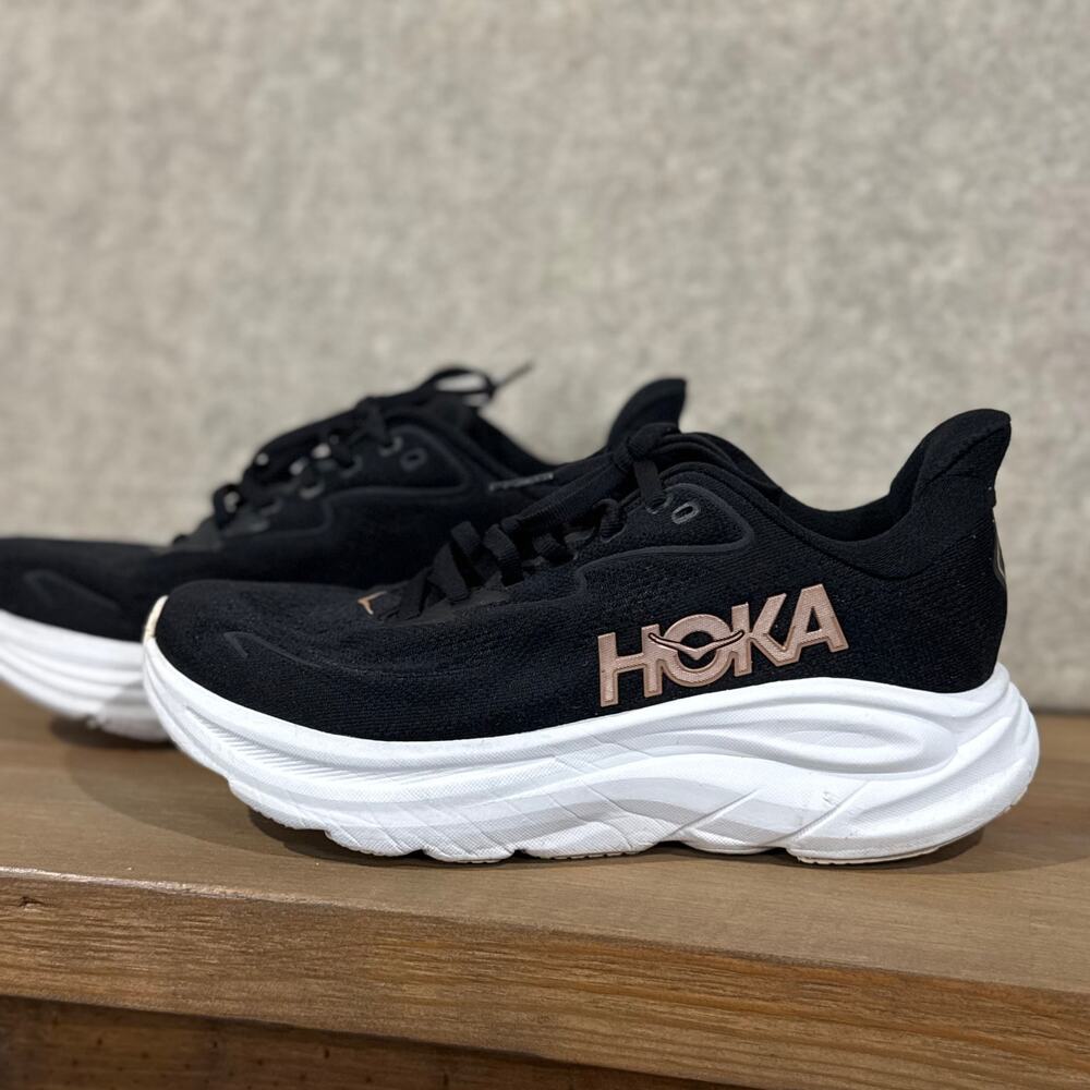 HOKA Clifton 10 Running Shoes Women's Size 7B Black/Rose Gold